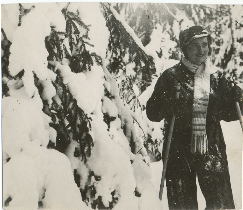 Wiesława Borkowska with skiis, 1934