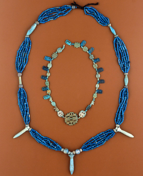 Necklace with columns