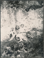 Portret zbiorowy z Izabellą Gąsiorowską przy skałach wapiennych