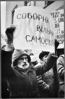 Nuotraukoje ukrainiečių bendrijos mitingas prie Vilniaus universiteto