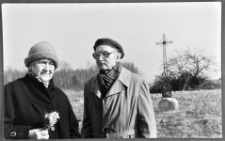 Nuotrauka – Eduardas ir Aleksandra Žiliai prie Kryžiaus Baltijos keliui atminti