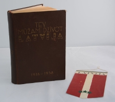Grāmata "Tev mūžam dzīvot Latvija"