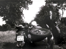 Motocikla ar blakusvāģi fotogrāfija
